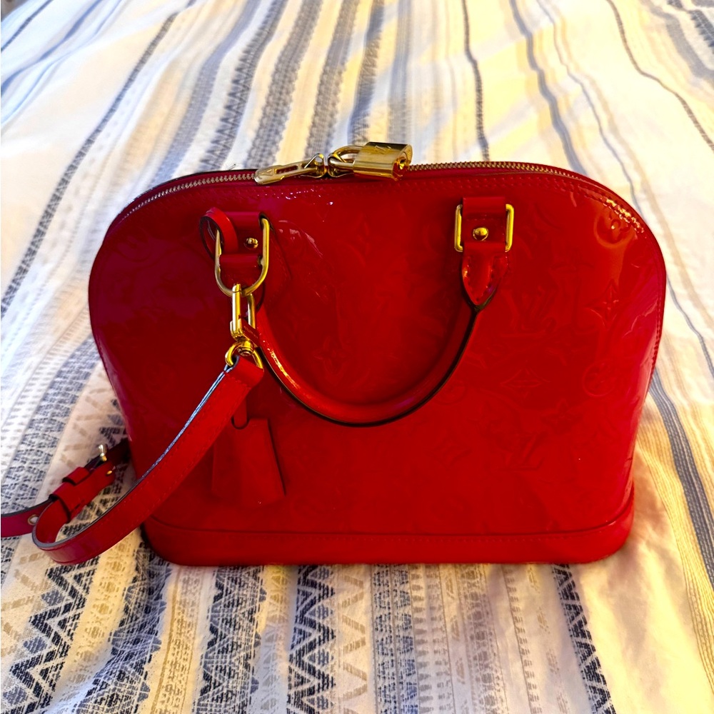 LV Monogram Vernis Alma PM excellent like new condition.